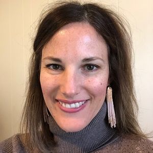 Meet your Posher, Elissa